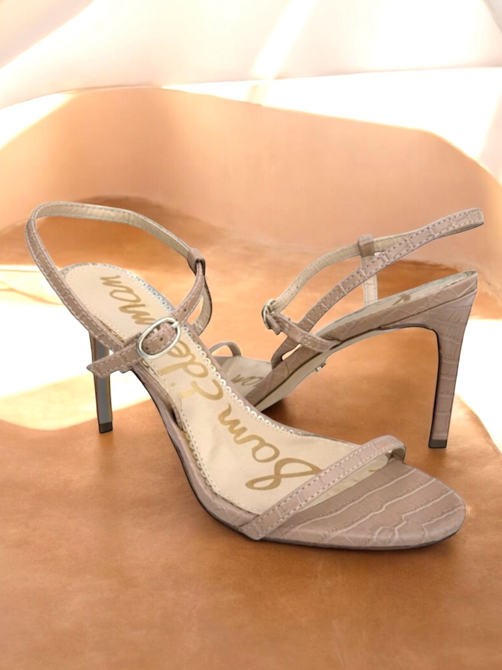 🆕 Sam Edelman Dara Maple Sugar Crocodile Sandal Pattern Vegan Leather Women’s